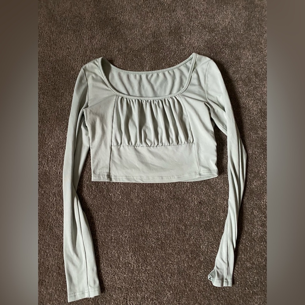 fits very tightly. it’s a very very light green